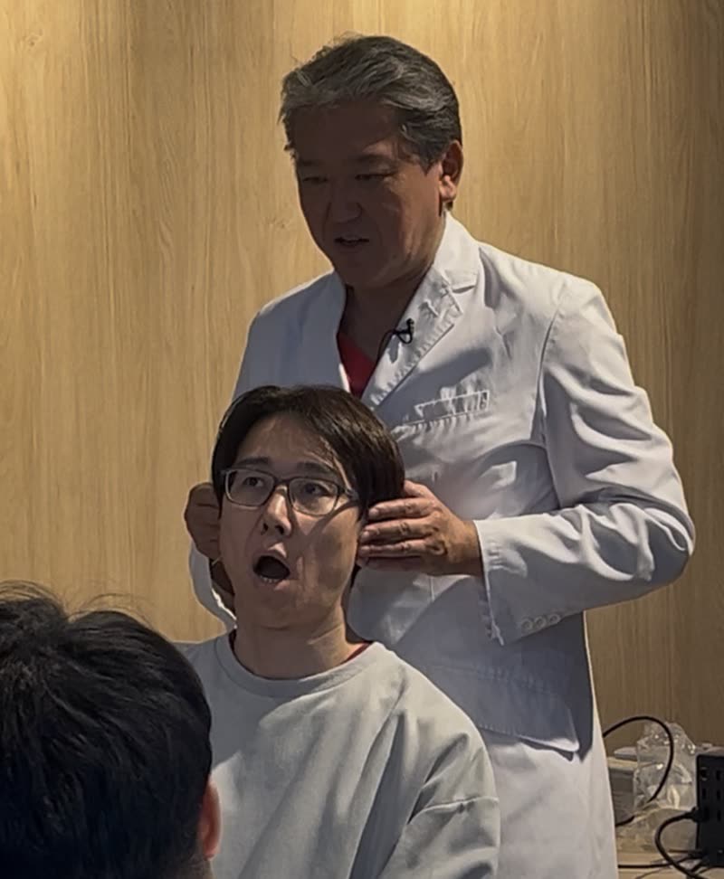吉野敏明先生から直接ご指導を受ける院長